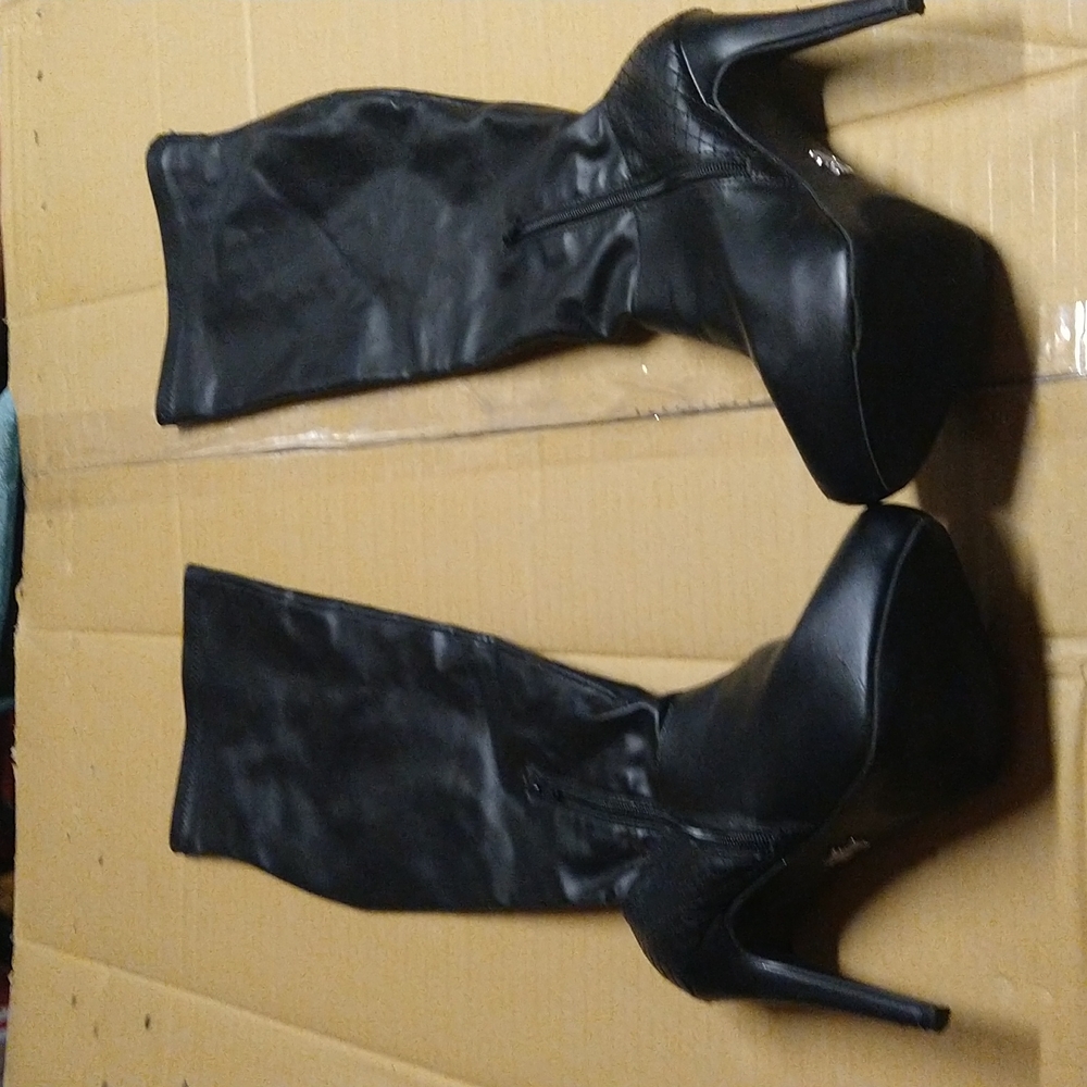 Women's Size 6.5 24" Black knee hi boots
